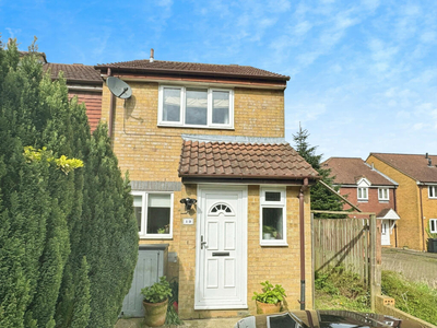 2 bedroom end of terrace house for rent in Wildfell Close, Chatham, Kent, ME5
