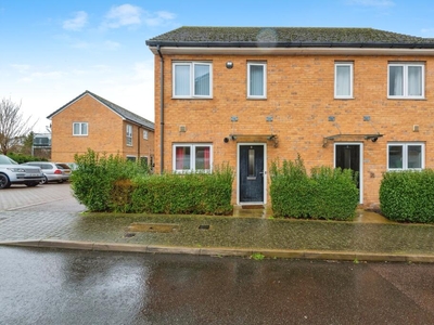 2 bedroom end of terrace house for sale in Challney Gardens, Luton, LU4