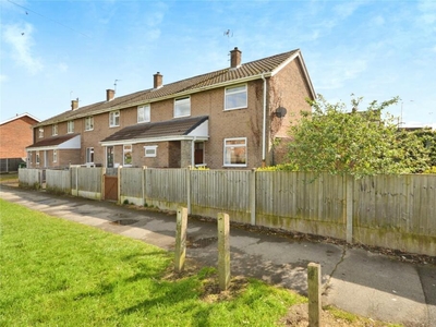 2 bedroom end of terrace house for sale in Falcon View, Lincoln, Lincolnshire, LN6