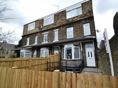2 bedroom end of terrace house for sale in New Line, Greengates,, BD10