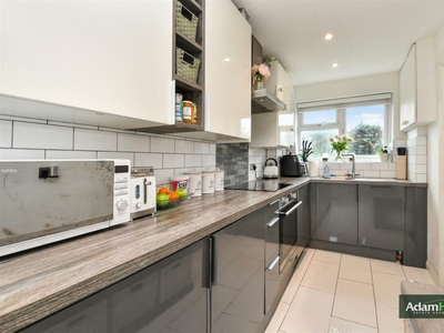 2 bedroom end of terrace house for sale in Sunny Way, North Finchley, N12