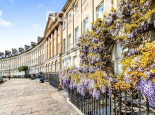 2 bedroom flat for rent in Camden Crescent, BA1