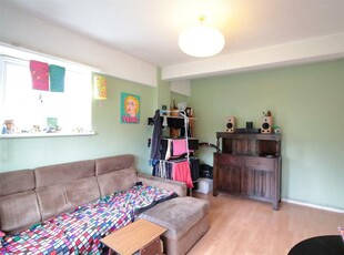 2 bedroom flat for rent in Deepdene Gardens, Brixton Hill, SW2