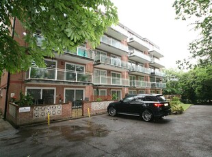 2 bedroom flat for rent in Flat 17 Garden Outlook, 27 Surrey Road, BH4