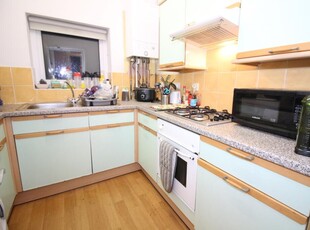 2 bedroom flat for rent in George Court, Roath, CF24