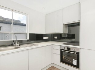 2 bedroom flat for rent in Marville Road, Fulham, SW6