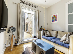 2 bedroom flat for rent in Portobello Road, London, W11