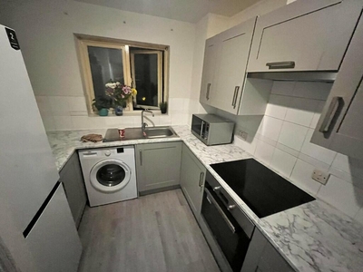 2 bedroom flat for rent in Rush Grove Street, London, SE18