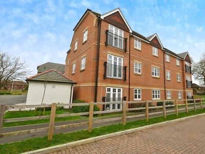 2 bedroom flat for sale in 4 Equestrian Court, Aborfield, Reading, RG2