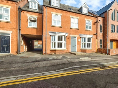 2 bedroom flat for sale in Blenheim Road, Lincoln, Lincolnshire, LN1