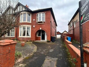 2 Bedroom Flat For Sale In Lytham St. Annes, Lancashire