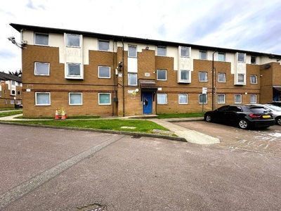 2 bedroom flat for sale in Milliners Court, Milliners Way, Biscot Area, Luton, Bedfordshire, LU3 1GQ, LU3