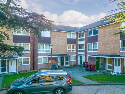 2 bedroom flat for sale in Morton Court, Christchurch Road, Reading, RG2 7BB, RG2