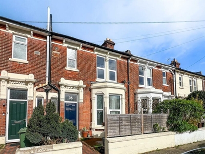 2 bedroom flat for sale in Northcote Road, Southsea, PO4