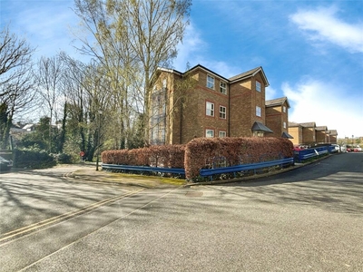 2 bedroom flat for sale in River Bank Close, Maidstone, Kent, ME15