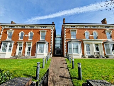 2 Bedroom Flat For Sale In Solihull, West Midlands