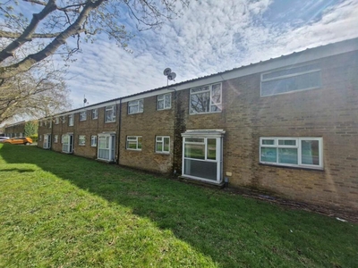 2 bedroom flat for sale in Spear Close, Luton, LU3