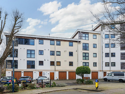 2 bedroom apartment for sale in Clifford Way, Maidstone, ME16