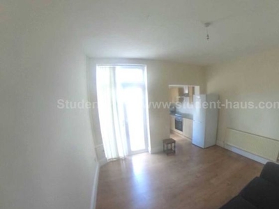 2 bedroom house to rent Salford, M6 6BB