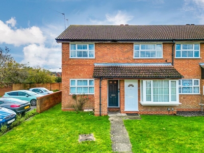 2 bedroom maisonette for sale in Armstrong Way, Woodley, Reading, RG5 4NW, RG5