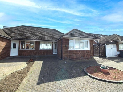 2 bedroom semi-detached bungalow for sale in Austin Road, Luton, LU3