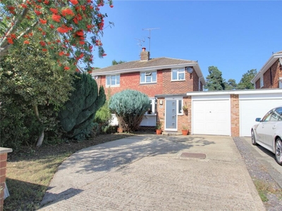 2 bedroom semi-detached house for sale in Antrim Road, Woodley, Reading, RG5