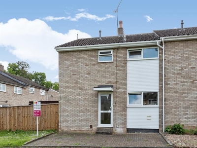 2 bedroom semi-detached house for sale in Caie Walk, Bury St. Edmunds, IP33