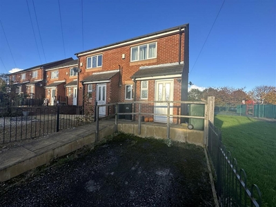 2 bedroom semi-detached house for sale in Collinfield Rise,Bradford, BD6