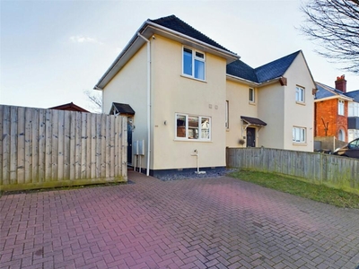 2 bedroom semi-detached house for sale in Seafield Road, Southbourne, Bournemouth, BH6