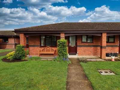 2 bedroom terraced bungalow for sale in St. Claires Court, Lincoln, LN6