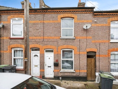 2 bedroom terraced house for sale in Cambridge Street, Luton, Bedfordshire, LU1