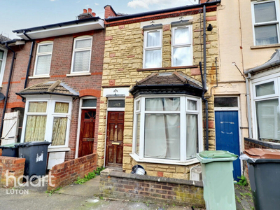 2 bedroom terraced house for sale in Russell Rise, Luton, LU1