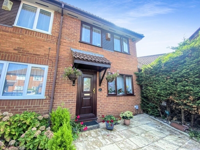 2 bedroom terraced house for sale in Wharfedale, Luton, Bedfordshire, LU4 9XS, LU4