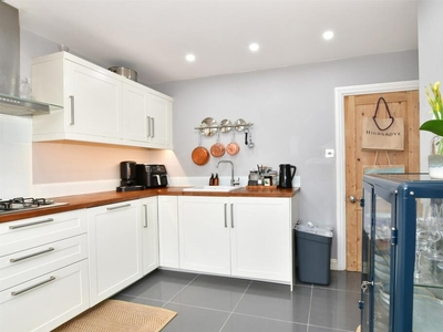 2 bedroom town house for sale in Charlton Street, Maidstone, Kent, ME16