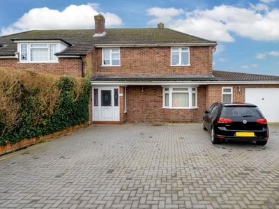 3 Bed House For Sale in Swindon, Wiltshire, SN2 - 5263410