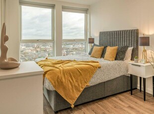 3 bedroom apartment for rent in Silvertown Way, London, E16