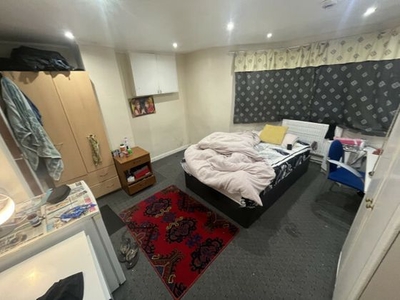 3 bedroom apartment to rent Leeds, LS6 2AX