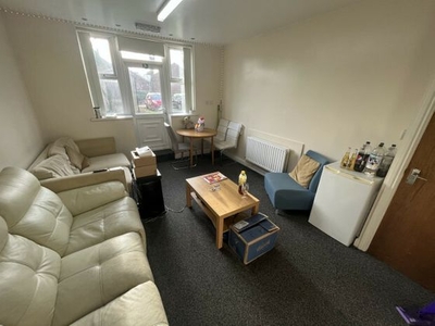 3 bedroom apartment to rent Leeds, LS6 3BJ