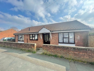 3 bedroom bungalow for sale in Icknield Way, Limbury, Luton, Bedfordshire, LU3 2JR, LU3