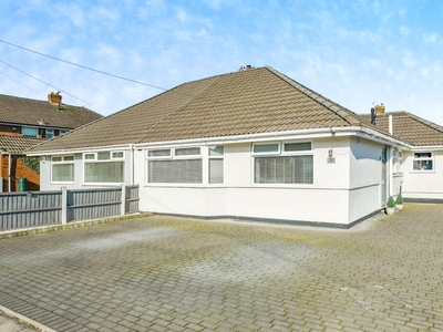 3 bedroom bungalow for sale in Roedean Close, Maghull, Merseyside, L31