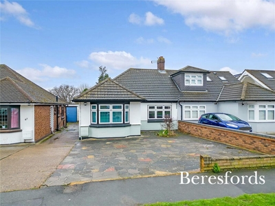 3 bedroom bungalow for sale in Thorndon Avenue, West Horndon, CM13