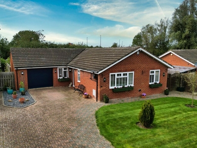 3 bedroom detached bungalow for sale in Sandwell Court, Two Mile Ash, MK8