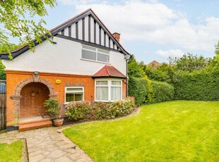 3 bedroom detached house for rent in Wentworth Road, Golders Green, London, NW11