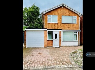 3 bedroom detached house for rent in Windrush Drive, Oadby, Leicester, LE2