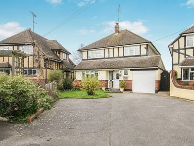 3 bedroom detached house for sale in Moat Close (off Church Lane), Doddinghurst, Brentwood, CM15