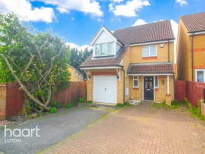 3 bedroom detached house for sale in Dunraven Avenue, Luton, LU1