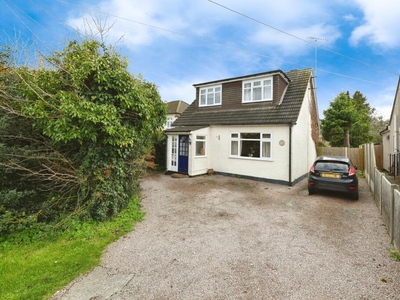 3 bedroom detached house for sale in Hatch Road, Pilgrims Hatch, Brentwood, Essex, CM15