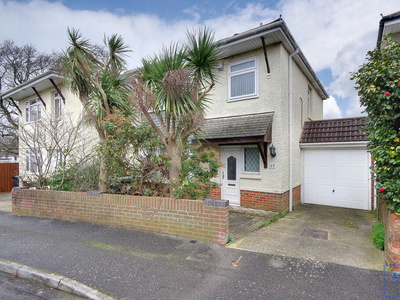 3 bedroom detached house for sale in Heather Road, Bournemouth, BH10