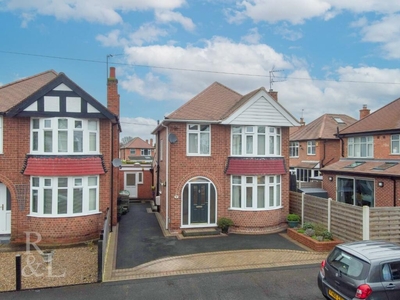 3 bedroom detached house for sale in Lamorna Grove, Nottingham, NG11