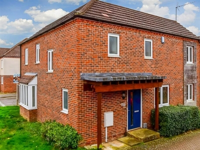 3 bedroom detached house for sale in Melrose Close, Maidstone, Kent, ME15